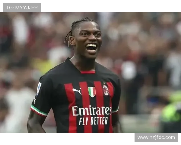 曼联拟用三将交换引进莱奥